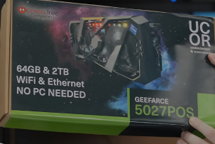 GeeFarce RTX 5027 hat einen eingebauten PC und kann zu einem großen PC hinzugefügt werden